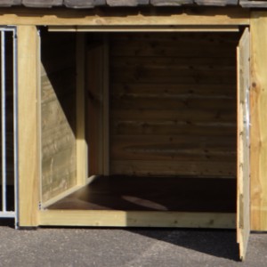 The dog kennel Rex 2 is provided with 2 large sleeping compartments