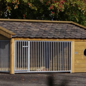 The kennel Rex 2 is suitable for outdoor use