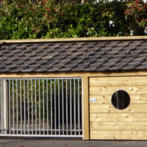 The dog kennel Rex 3 has 3 bar panels