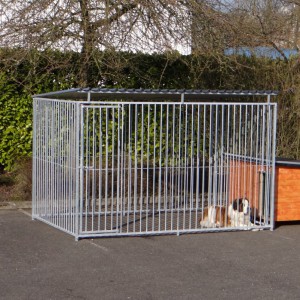 Large dog kennel with roof and insulated doghouse 200x407 cm