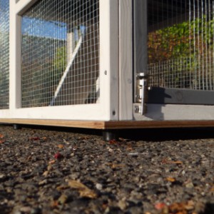 The concrete plywood floor rests on rubber caps