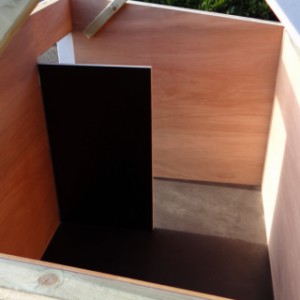 The walls, floor, and roof are fitted with approximately 5 cm thick insulation material