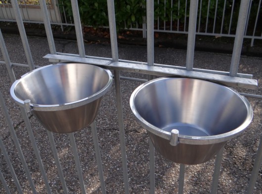 Double feeding bowl · for galvanised dog kennel · 2x4 litres