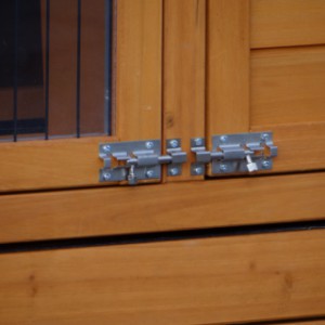The doors of the chickencoop Holiday Large are equipped with double locks