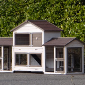 The rabbit hutch Excellent Medium is extended with 2 runs