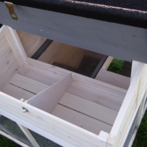 The chickencoop Sunshine is provided with a laying nest, with a hinged roof