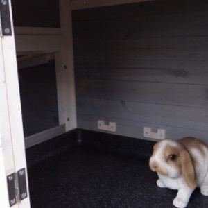 The rabbit hutch Niels has a large sleeping compartment
