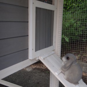 The rabbit hutch Niels has a lockable sleeping compartment