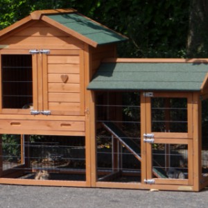 The rabbit hutch Prestige Small is extended with a run Space Small