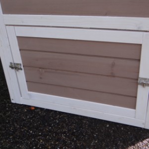 Rabbit hutch Leah has a removable panel under the laying nest