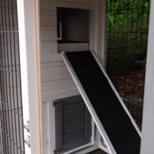 Chickencoop Double Small has 2 lockable sleeping compartments