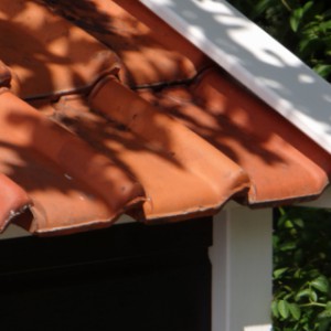 The pig house BINQ is provided with second-hand roof tiles