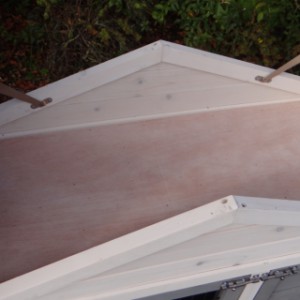 Rabbit hutch Regular Small has a convenient storage space