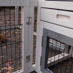 The Regular Small rabbit hutch can be used in combination with the Multirun