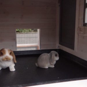 The sleeping compartment of the Holiday Medium is suitable for 2 till 4 rabbits
