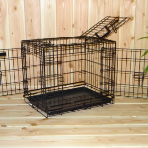 The Strong S travel crate features 2 doors and 1 top hatch