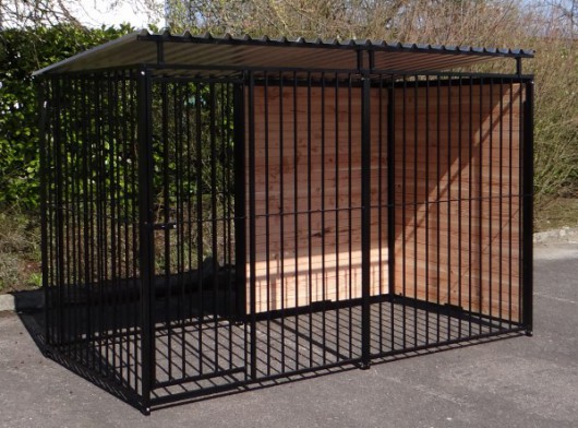 Kennel for dogs FERM Black with roof 1,5 x 3 m